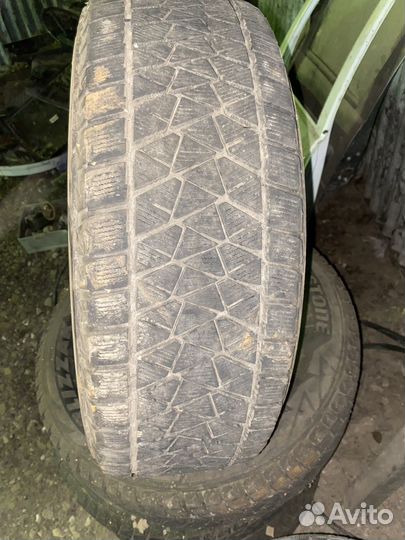 Bridgestone Blizzak DM-V2 235/65 R17 40