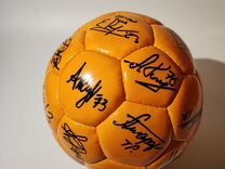 Футбольный мяч с автографами игроков хк Сибирь