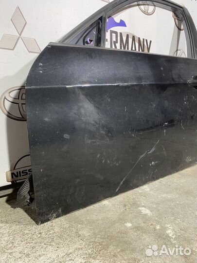 Передняя левая дверь BMW E90 черная