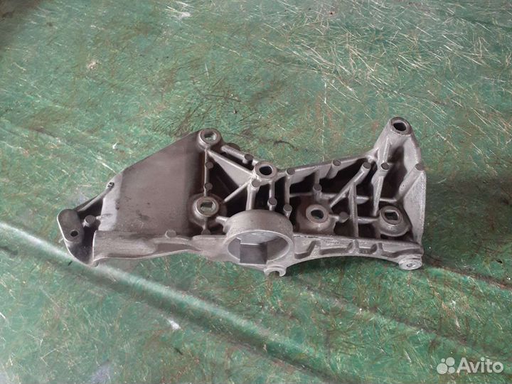 Кронштейн двигателя Renault Scenic 2 1.5 DCI