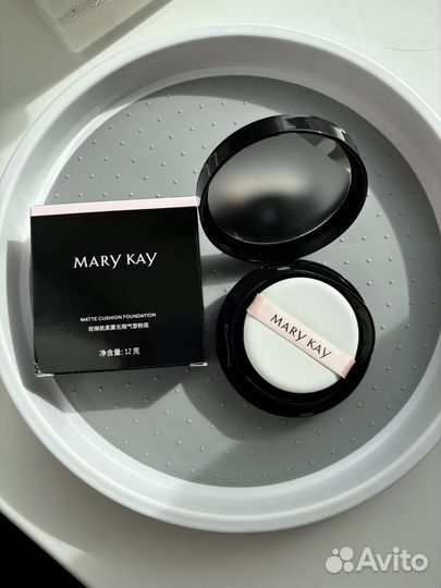 Тональная основа-кушон Mary Kay