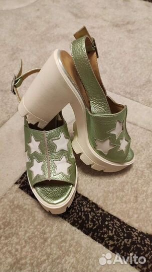 Босоножки кожаные новые 38 размер