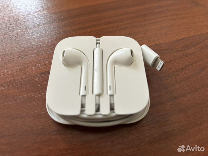 Наушники Apple EarPods lightning