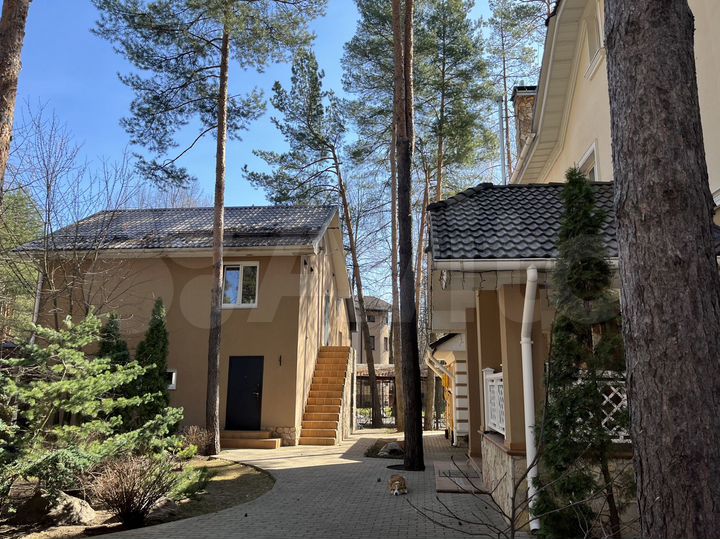 Дом 380 м² на участке 18 сот.