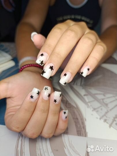 Модель на маникюр