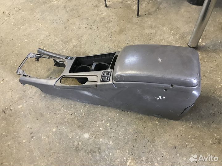 Консоль центральный с подлокотником Nissan Maxima