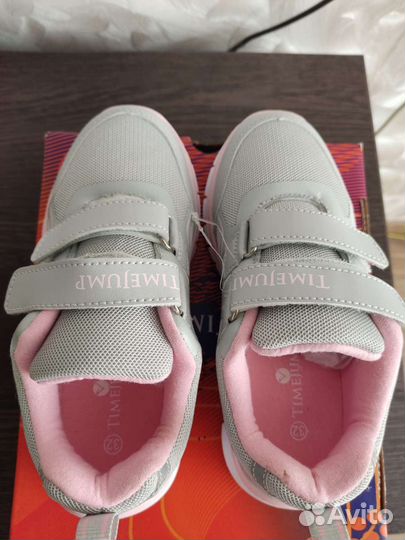 Кроссовки для девочки новые