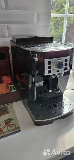 Автоматическая кофемашина DeLonghi ecam 22.110.B