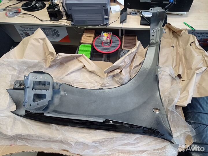 Крыло левое Дастер Чёрное