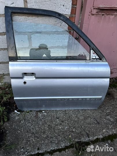 Mitsubishi pajero 2,5 MT, Передний правый дверь