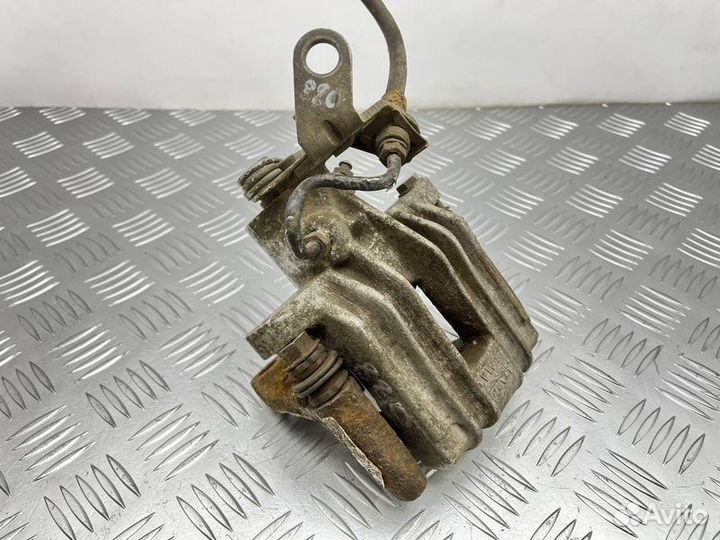 Суппорт тормозной задний левый Audi Tt 8N AUQ 2003