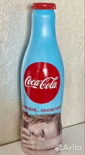 Бутылка и стаканы Кока-кола го