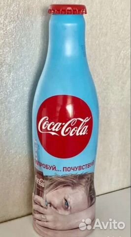 Бутылка и стаканы Кока-кола го