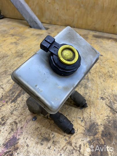 Главный тормозной цилиндр Ford Escort V рест 2 1.3