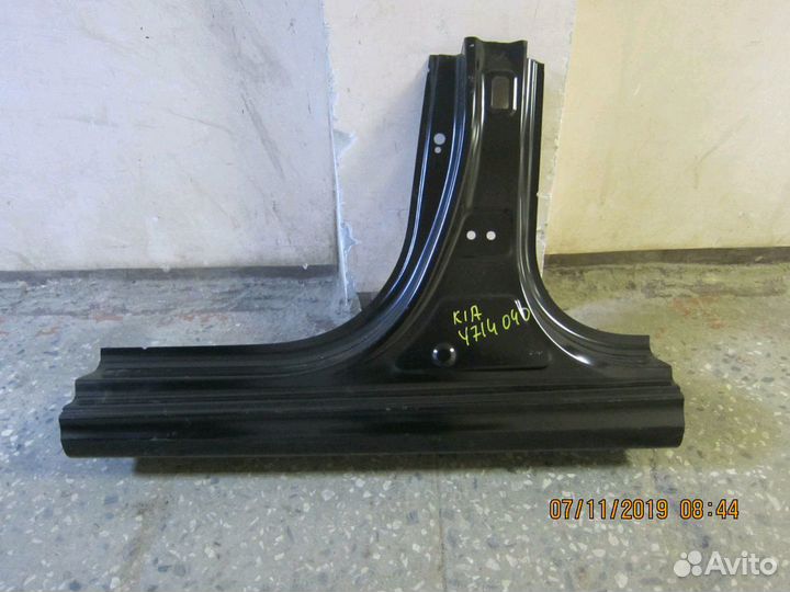 Стойка левой двери Киа Рио 4