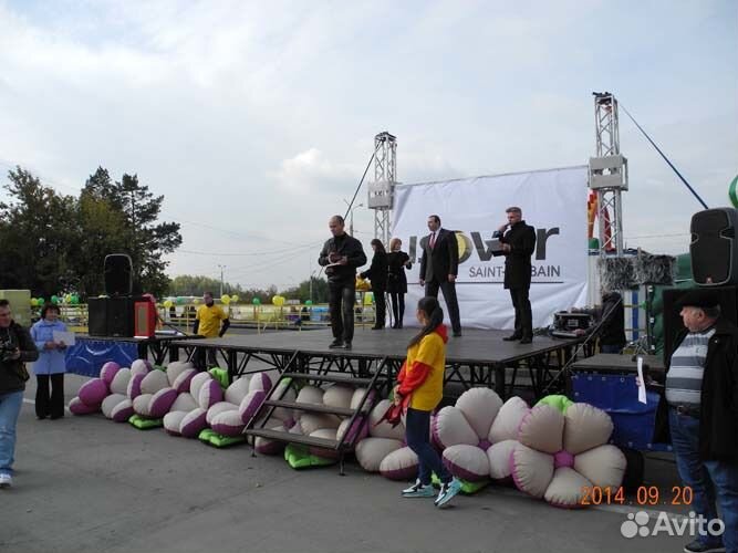 Аренда сцен, подиумов, ограждений