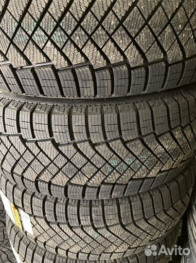 Pirelli Ice Zero FR 205/55 R16 92T