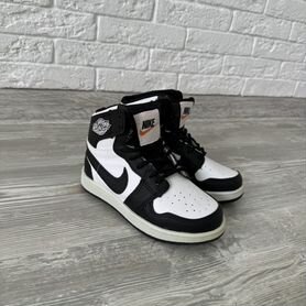 Кроссовки Nike air jordan детские Новые (28 р-р)