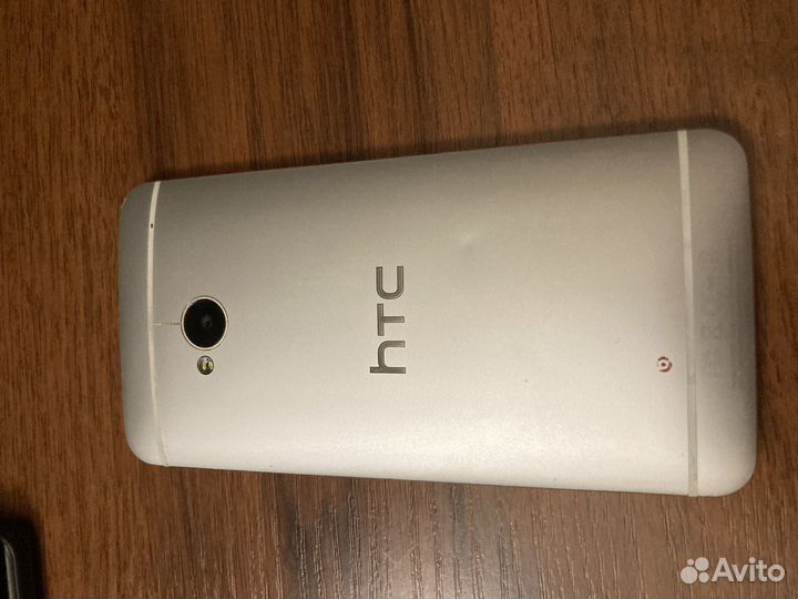 HTC One M7, 2/32 ГБ