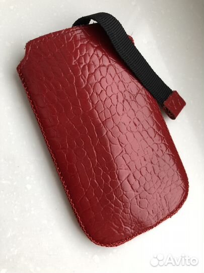 Красный чехол на телефон
