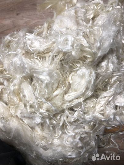 Пух козий белого цвета