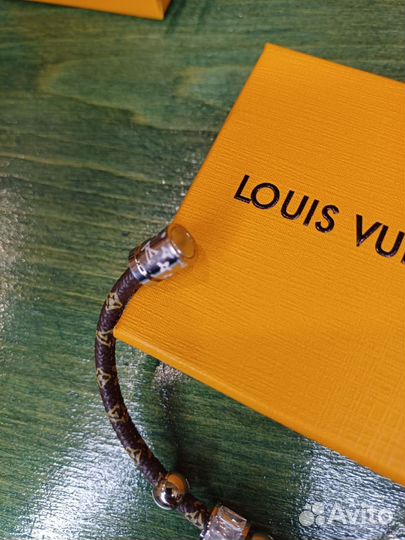 Браслет с камнями Louis Vuitton