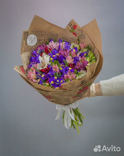 Букет из 20 ирисов и 15 альстромерий микс, цветы д