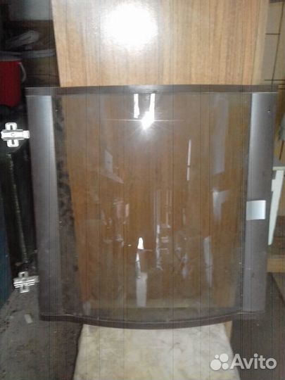 Дверца с гнутым тонированным стеклом