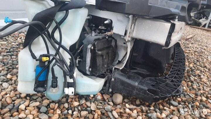 Передняя панель радиаторов Пежо 308 рест