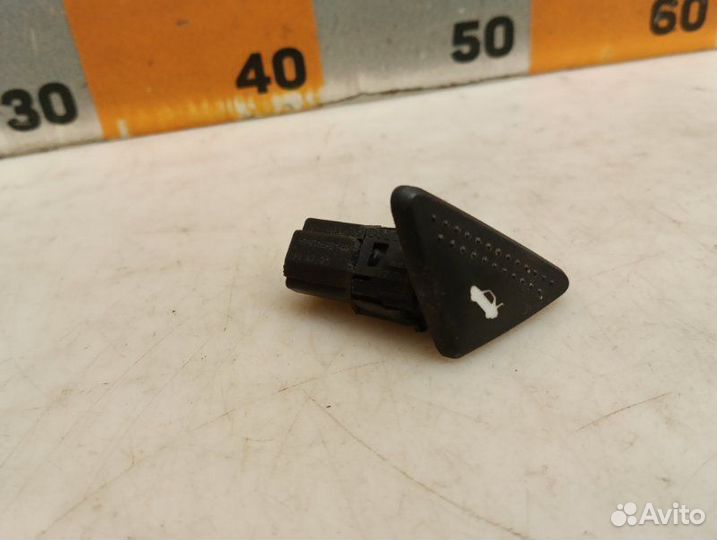 Кнопка открывания багажника Ford Focus 1 2.0 1999