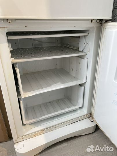 Холодильник бу Indesit