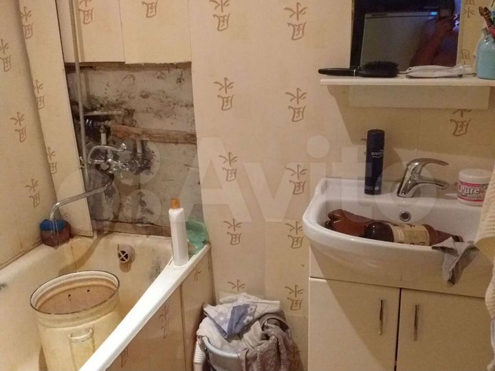 Комната 56 м² в 6-к., 2/2 эт.