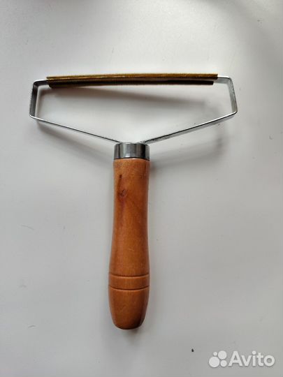 Скребок для чистки мебели, ковров, одежды