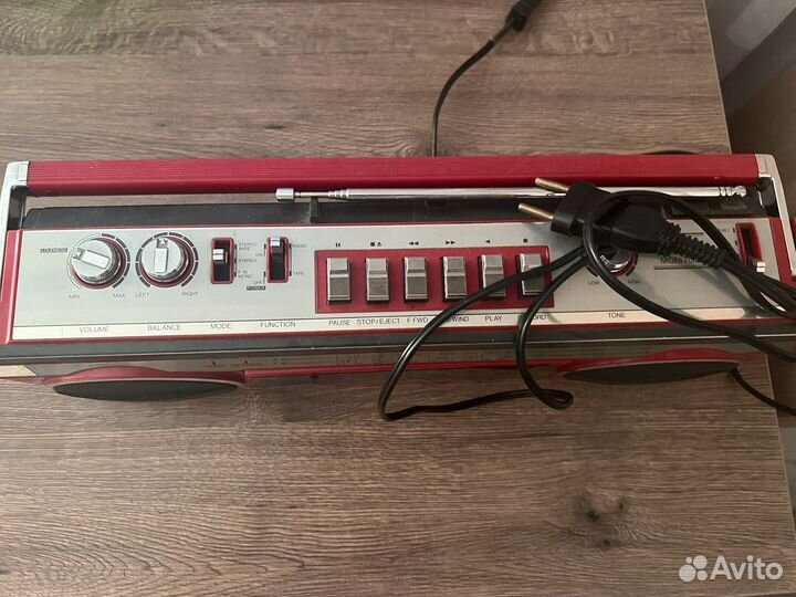 Кассетный магнитофон sharp