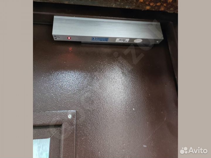 Электромагнитный замок на дверь