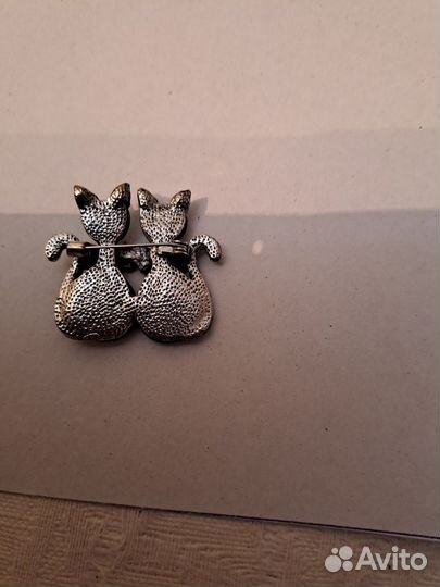 Брошь Кошки