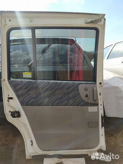 Дверь Nissan Liberty