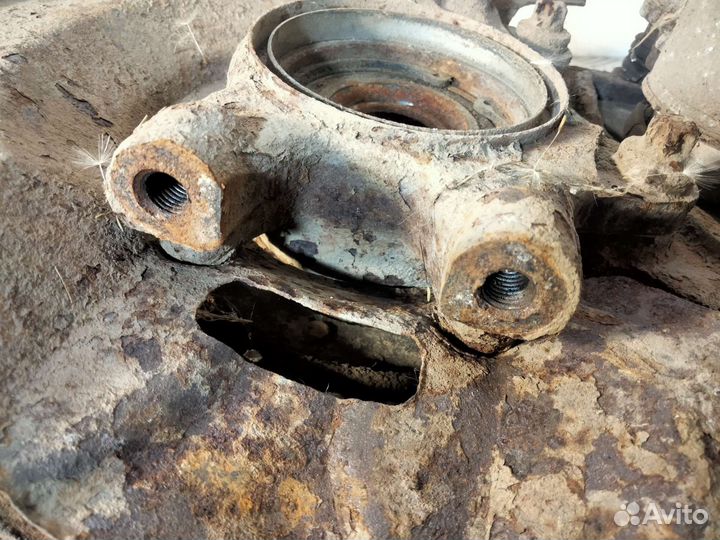 Кулак левый LADA Priora