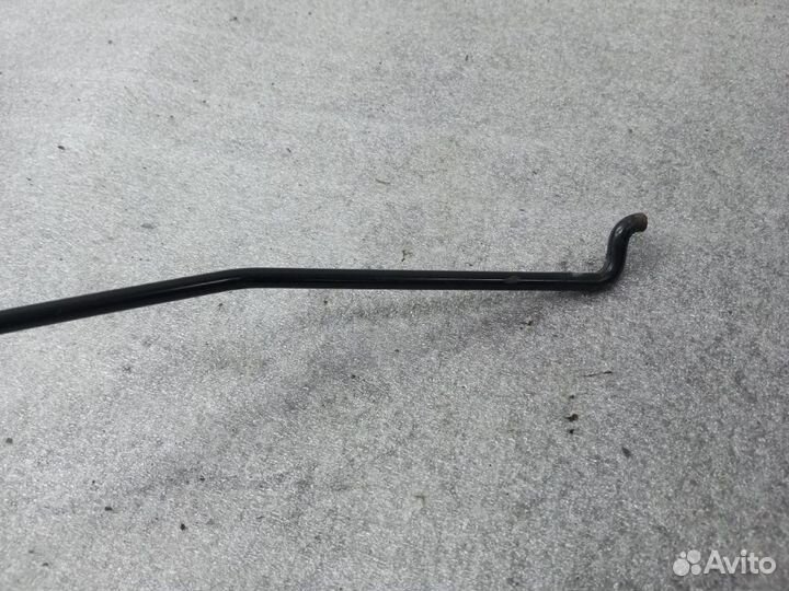 Упор капота skoda rapid