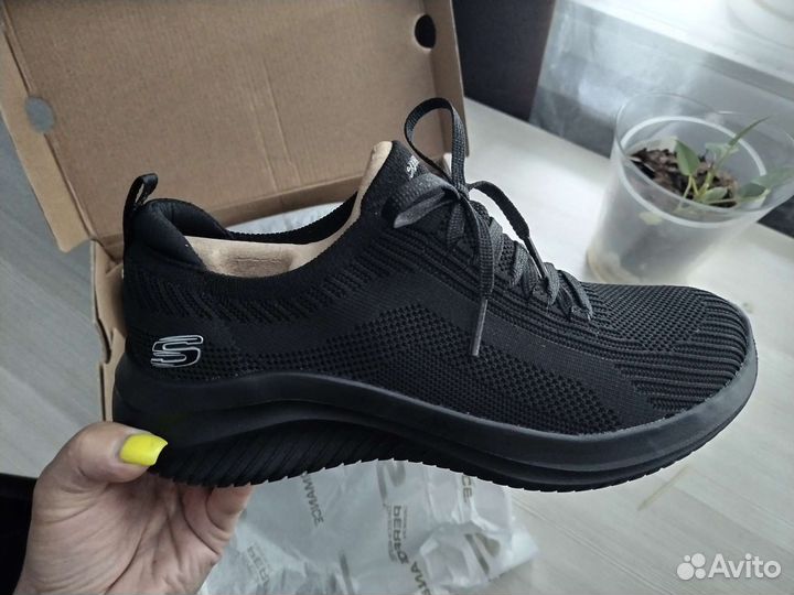 Кроссовки новые