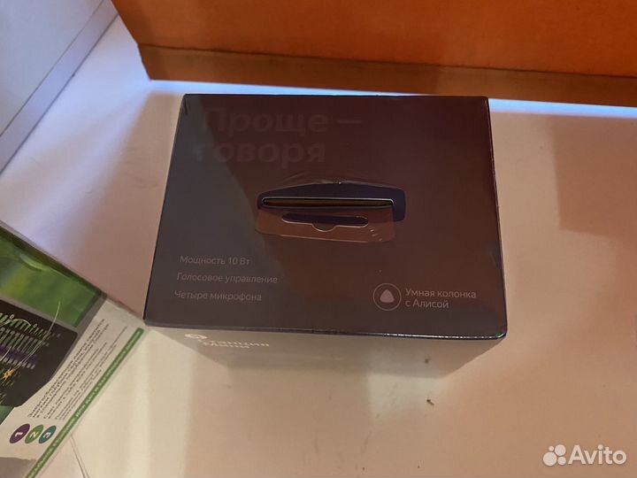 Продам яндекс.станцию мини с часами