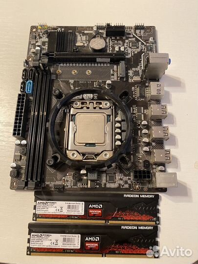 Материнская плата с процессором и памятью