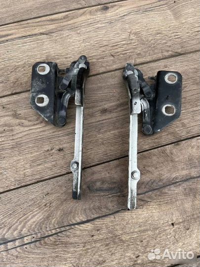 Петли капота Audi A8 D3 3.2 2007