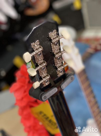 Акустическая гитара