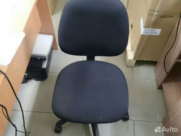 Компьютерный стол (угловой) и стул