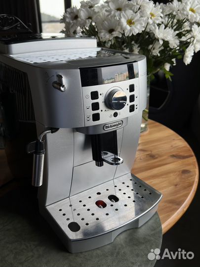 Кофемашина delonghi magnifica s