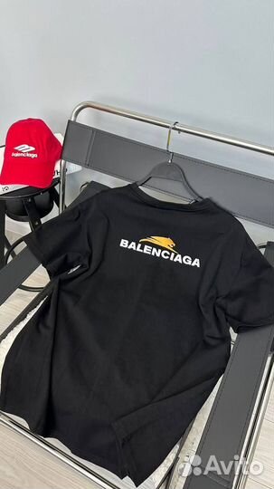 Футболка Balenciaga