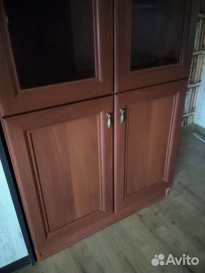 Шкаф- витрина в отл.сост