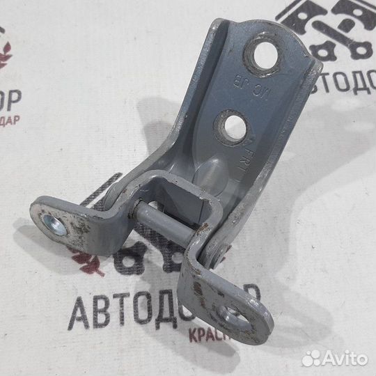 Петля двери верхняя передняя правая Hyundai