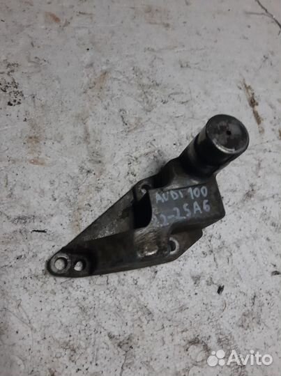 Передняя опора двигателя ауди 100 А6 2.2-2.5